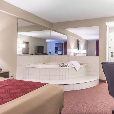 Econo Lodge Orillia Eksteriør bilde