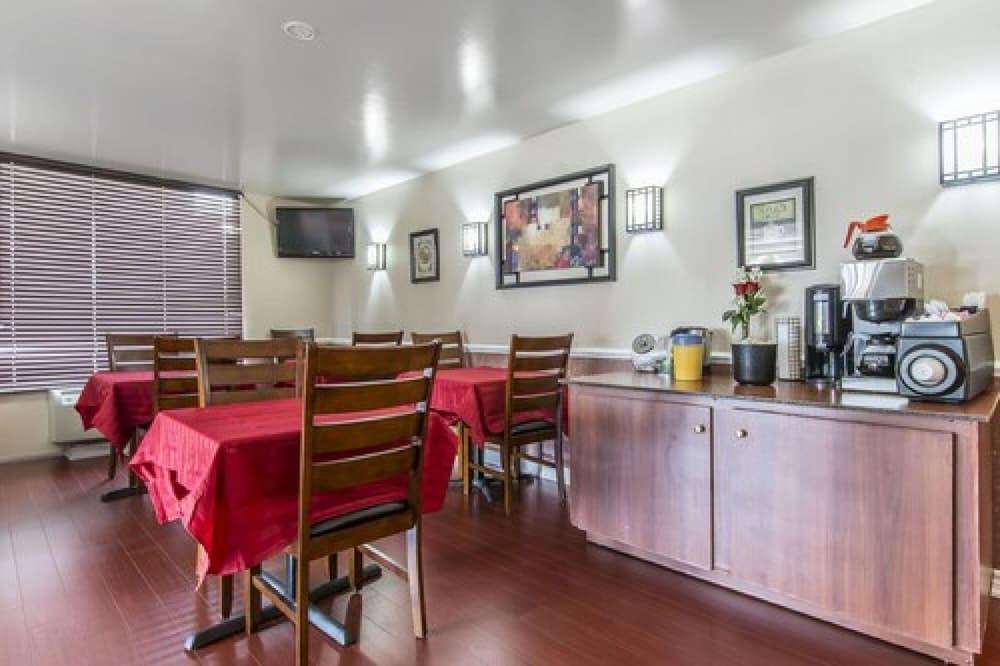 Econo Lodge Orillia Eksteriør bilde