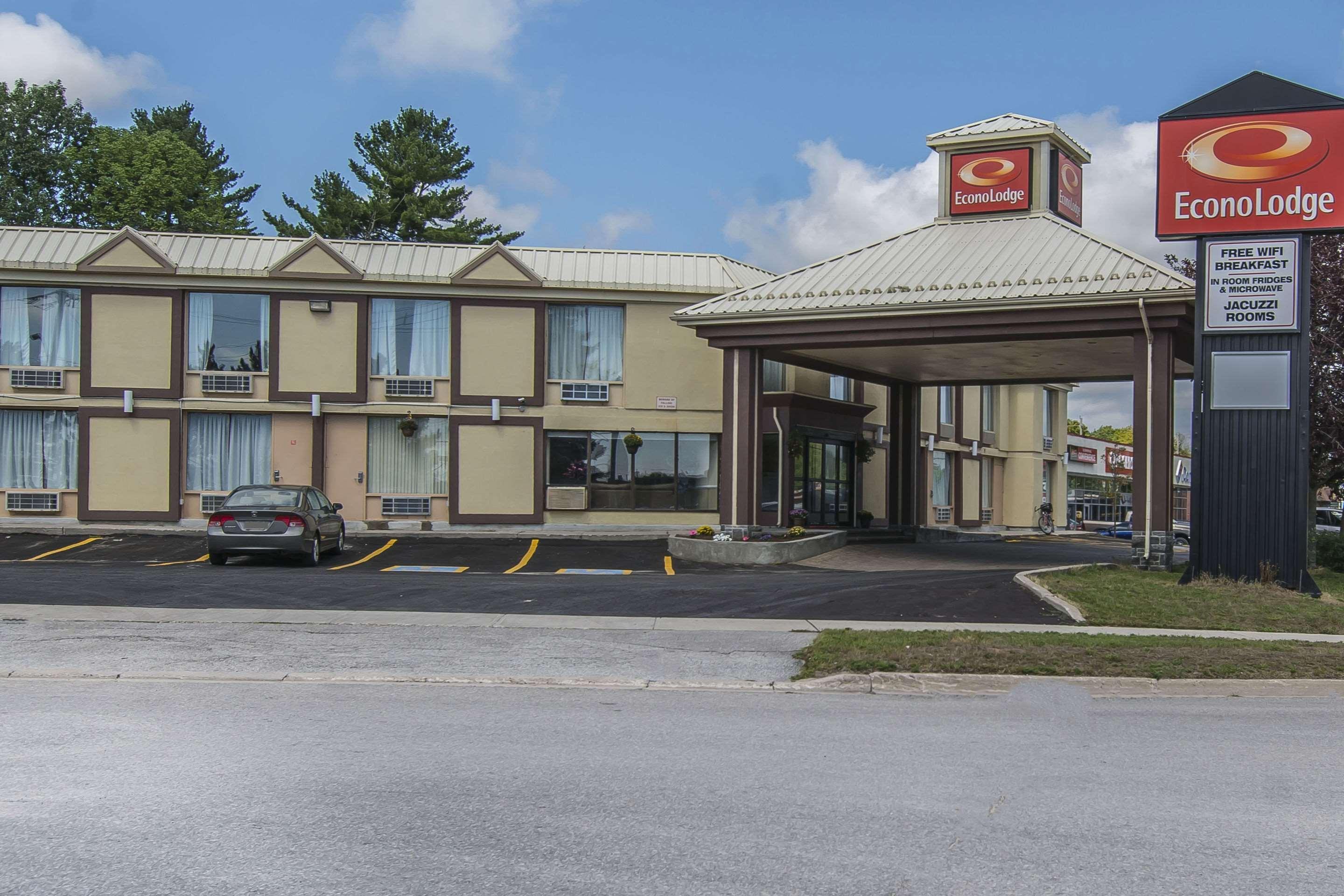 Econo Lodge Orillia Eksteriør bilde