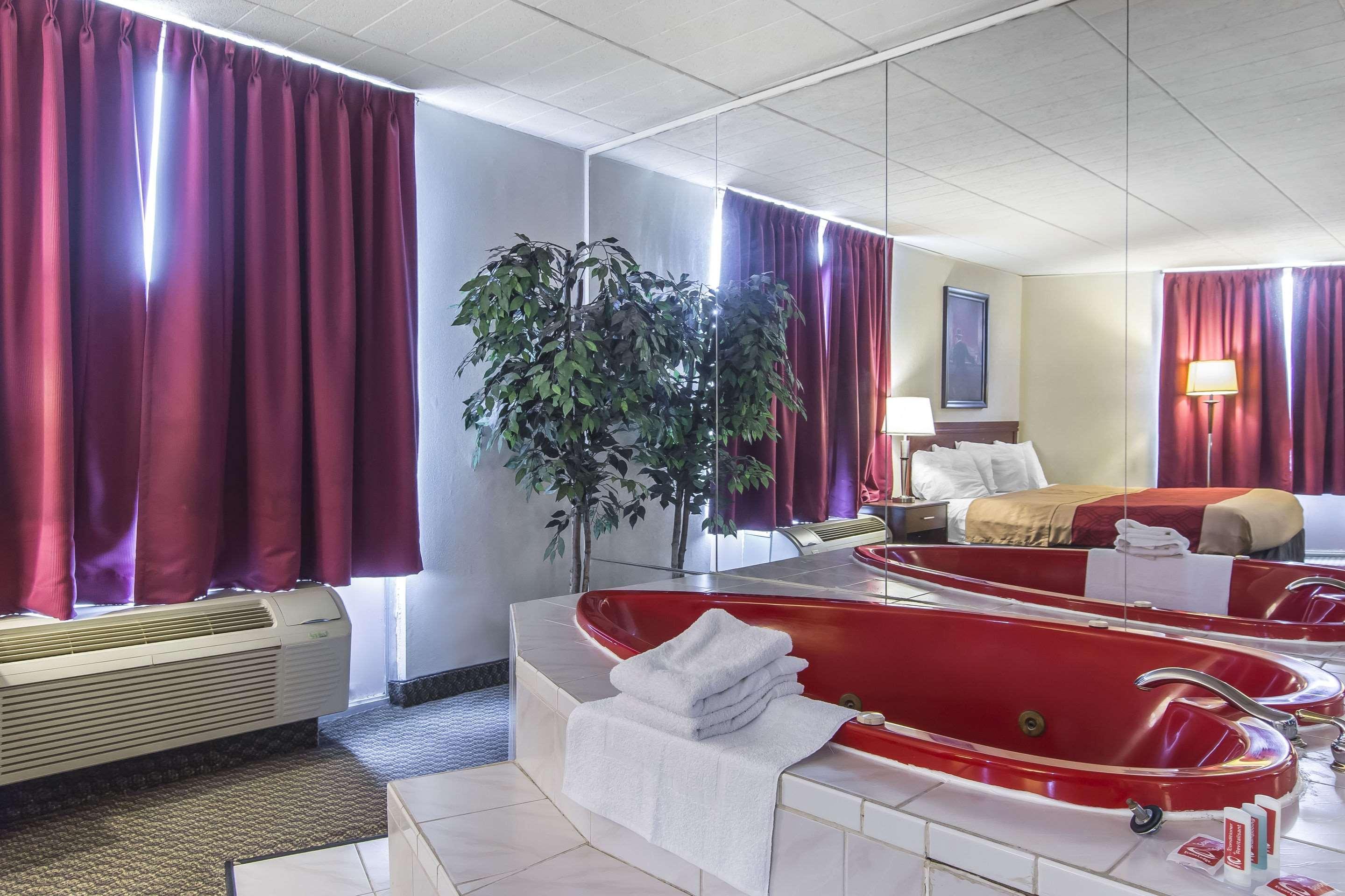 Econo Lodge Orillia Eksteriør bilde