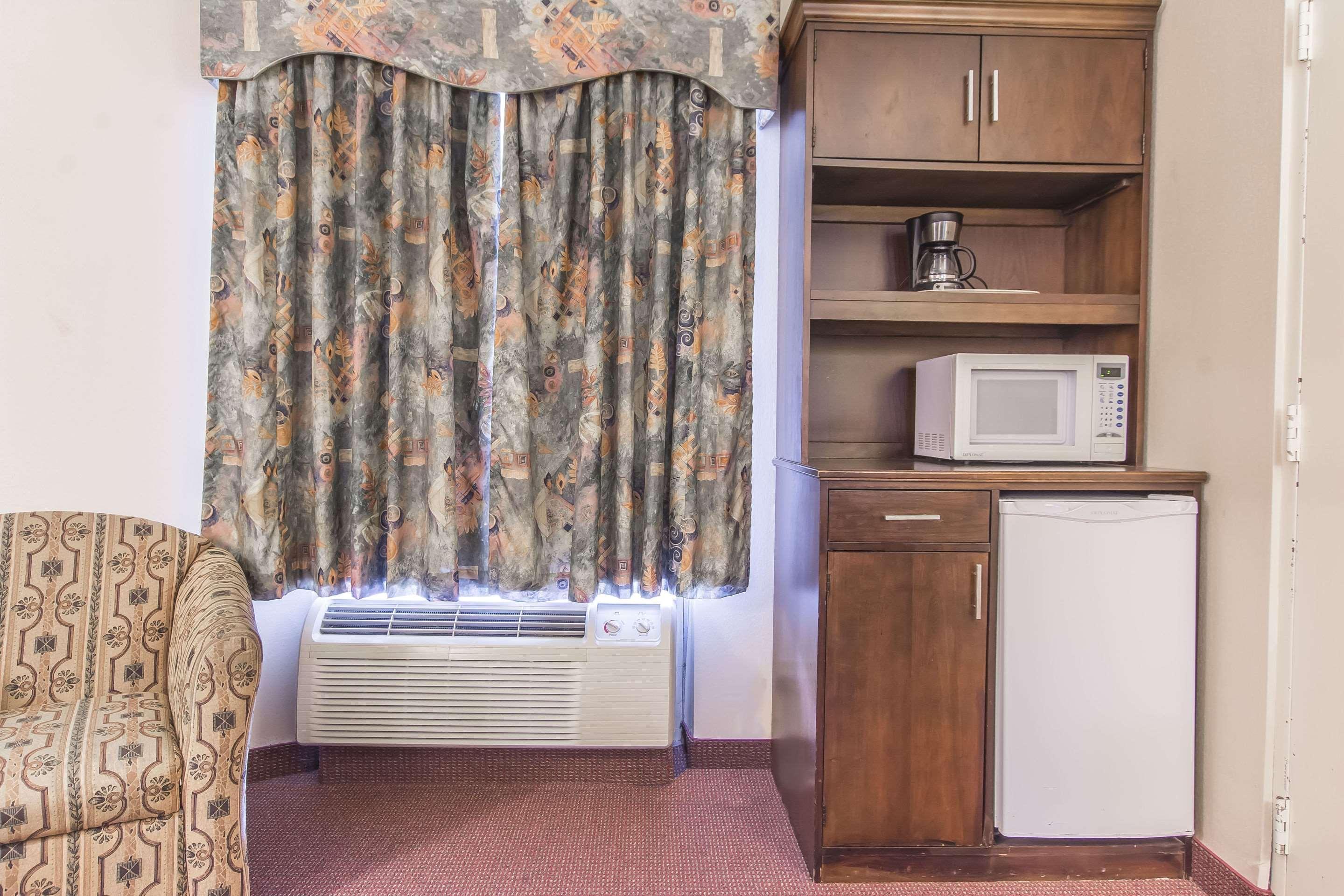 Econo Lodge Orillia Eksteriør bilde