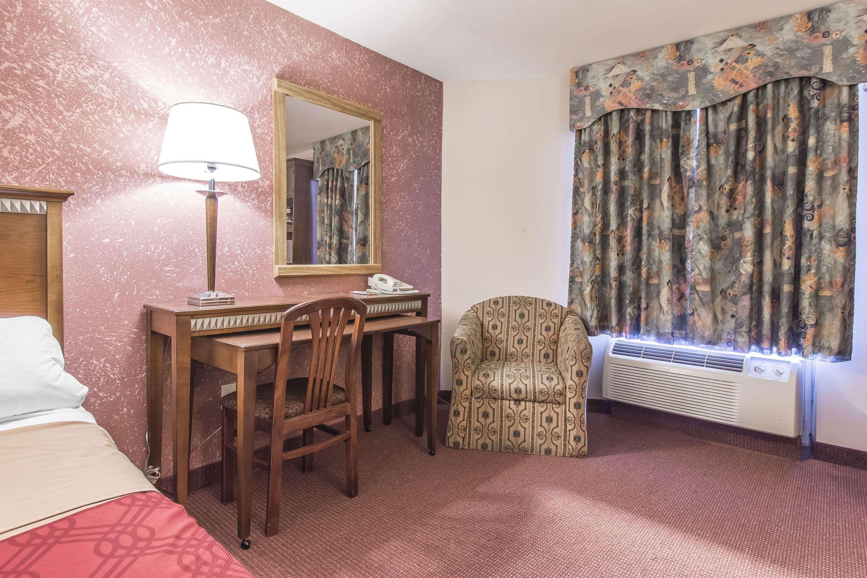 Econo Lodge Orillia Eksteriør bilde