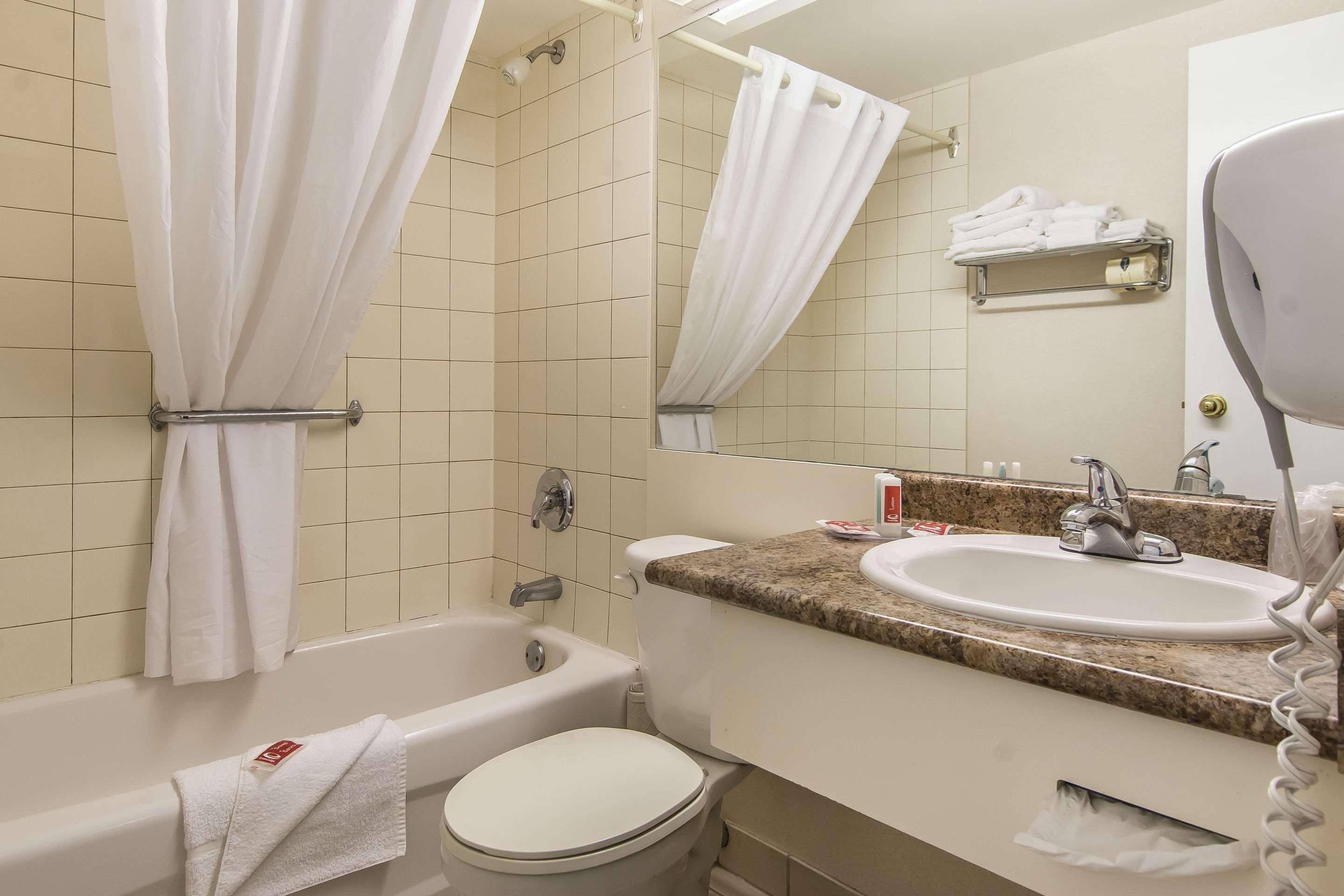Econo Lodge Orillia Eksteriør bilde
