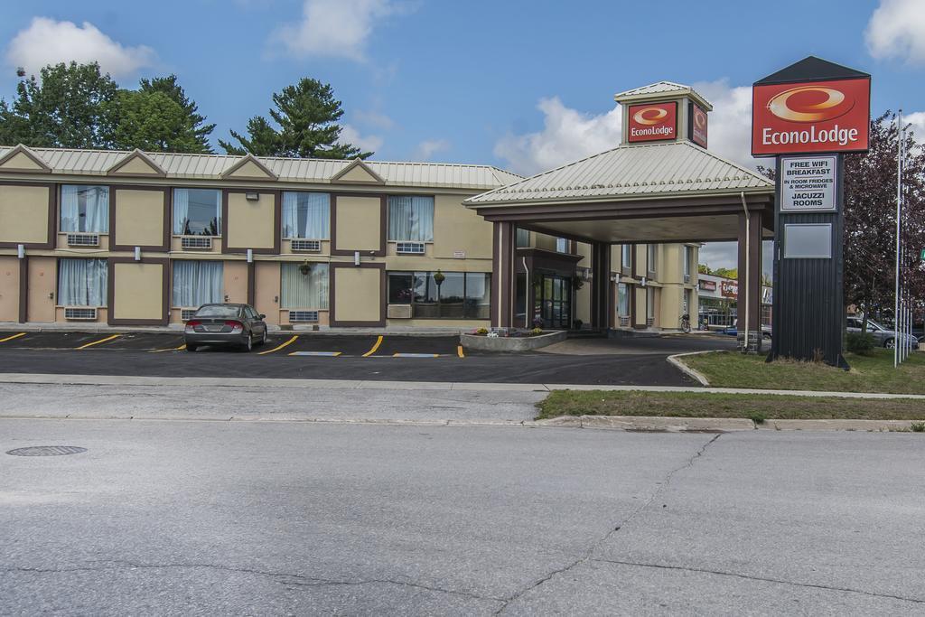 Econo Lodge Orillia Eksteriør bilde