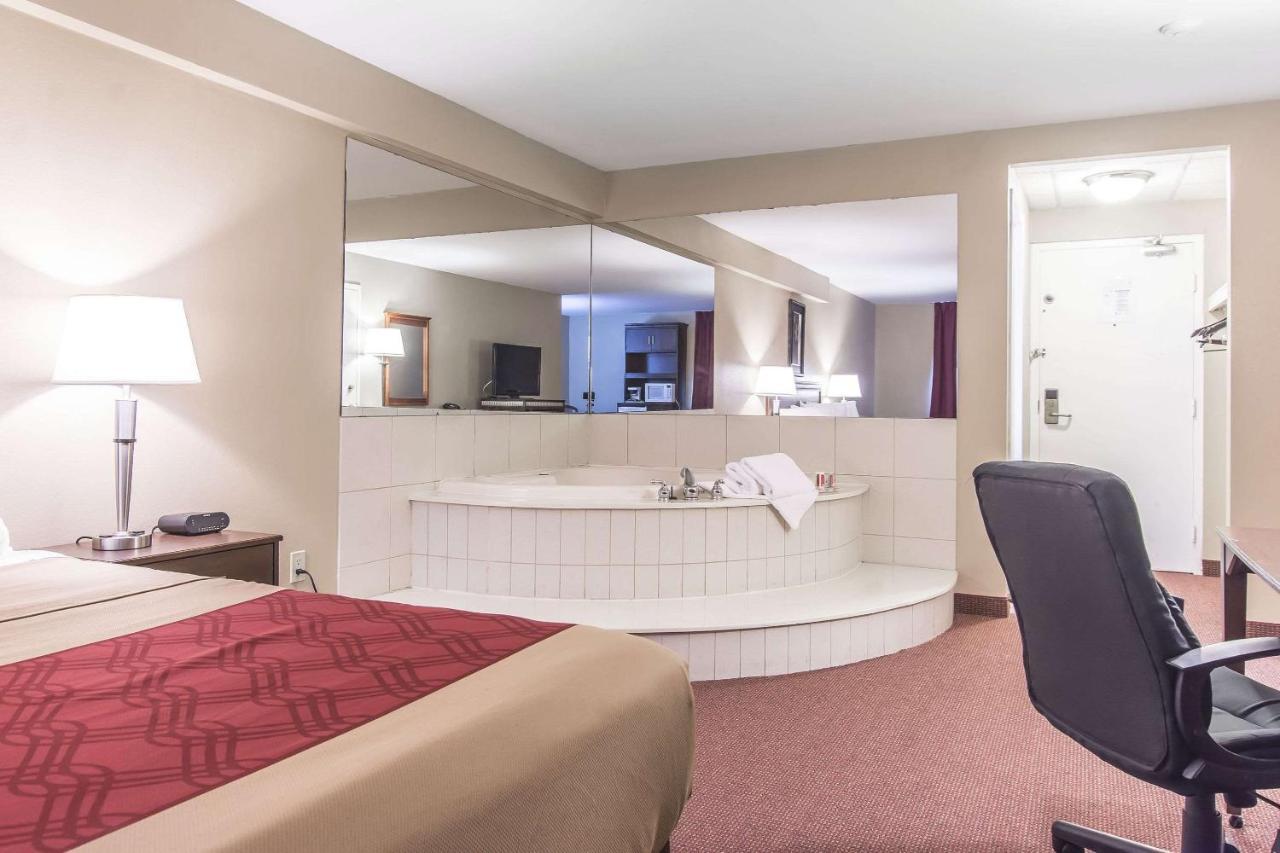 Econo Lodge Orillia Eksteriør bilde